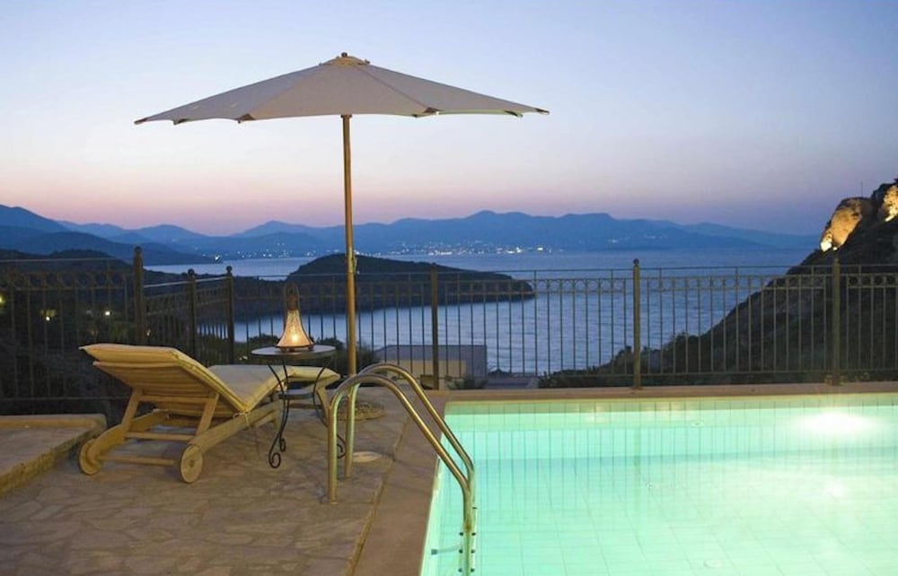 Istron Collection Villas 48/50