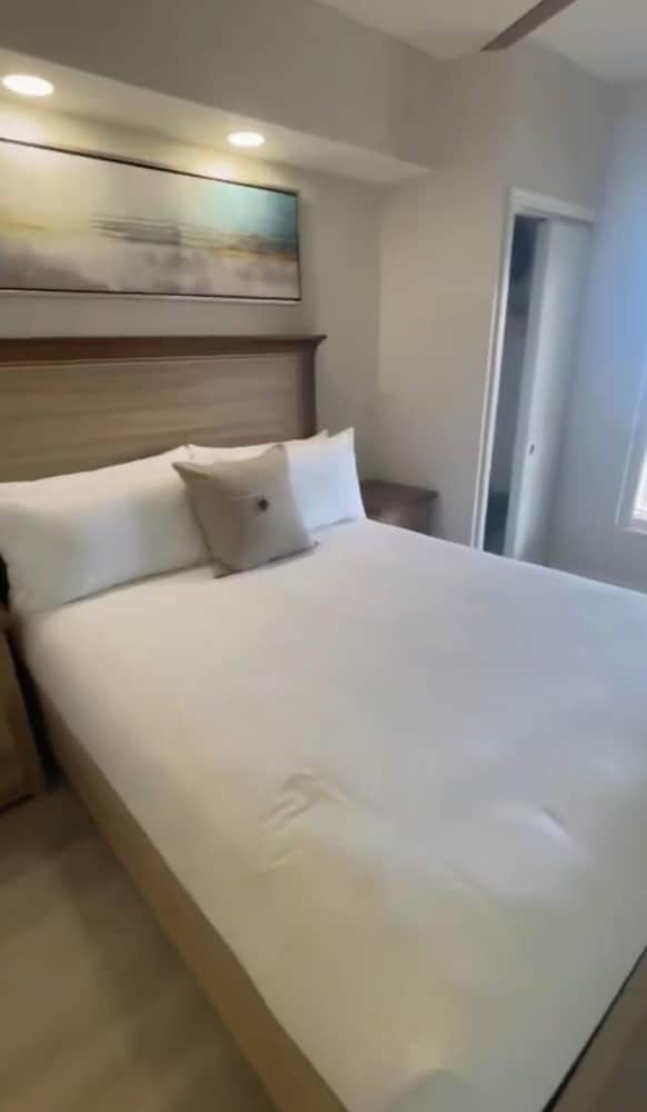 1 Bedroom, Single, Queen Bed, Resort View, Private Bathroom