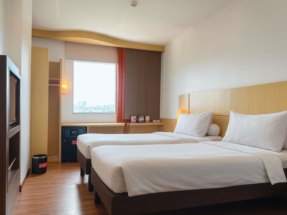 Ibis Bandung Pasteur 19/57