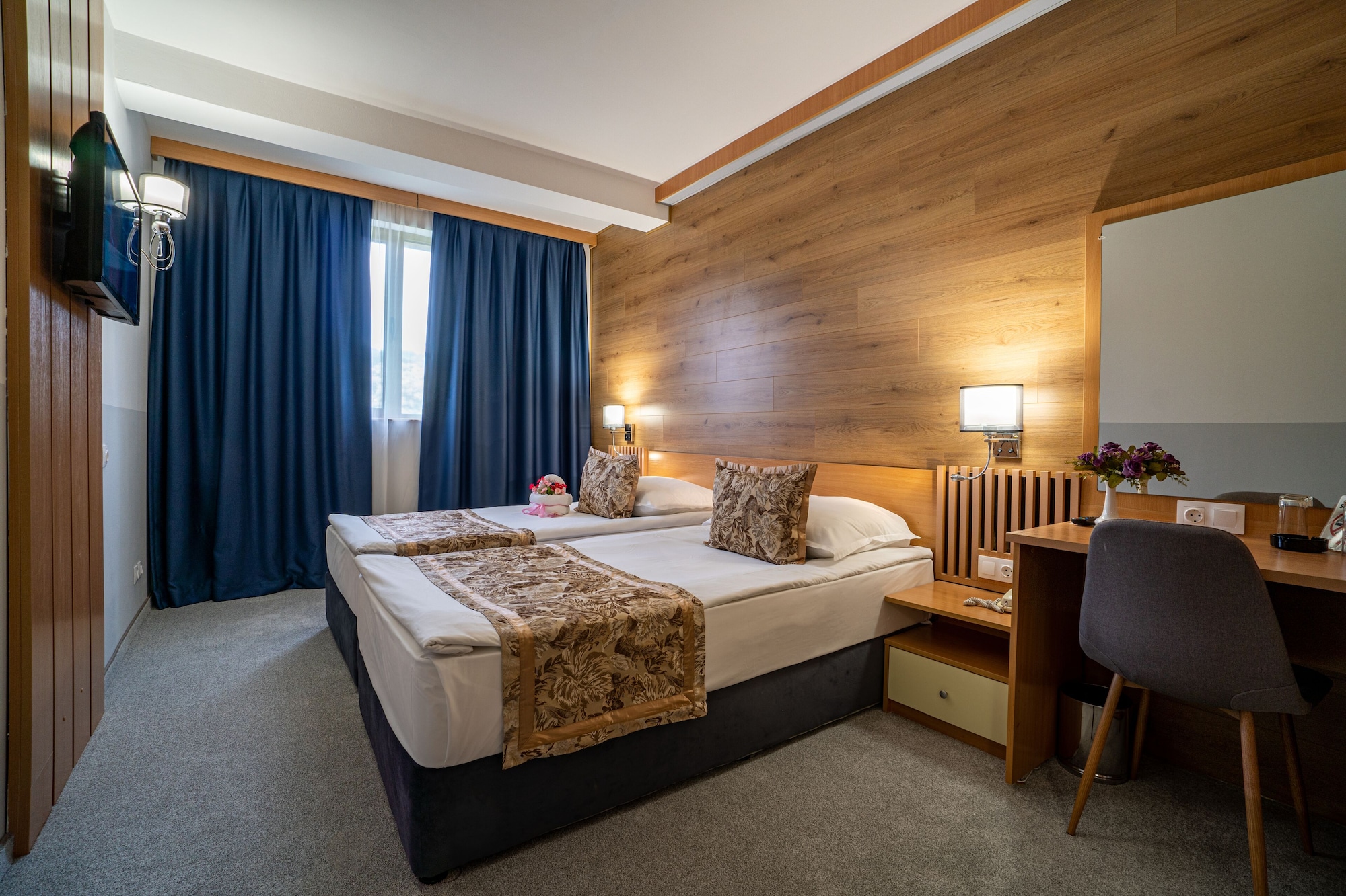 ECONOMY, DOUBLE BED, NO BALCONY