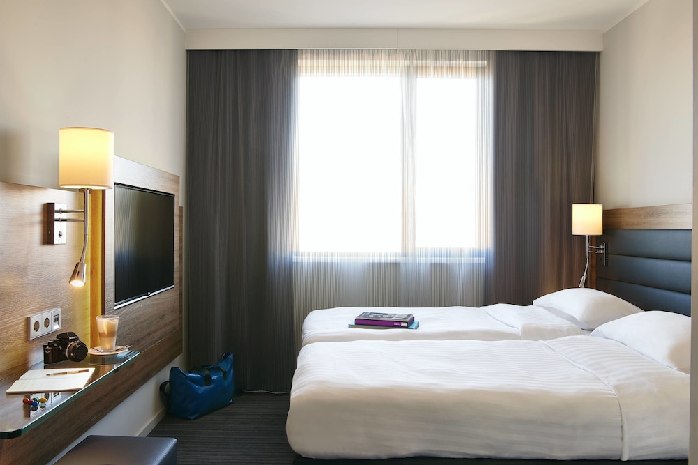 MOXY LONDON HEATHROW AIRPORT 8/39