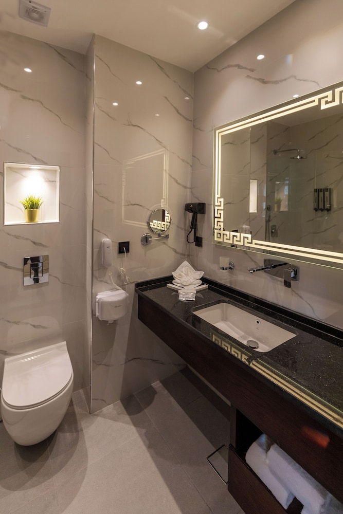 Petra Legacy Luxury Hotel 50/50