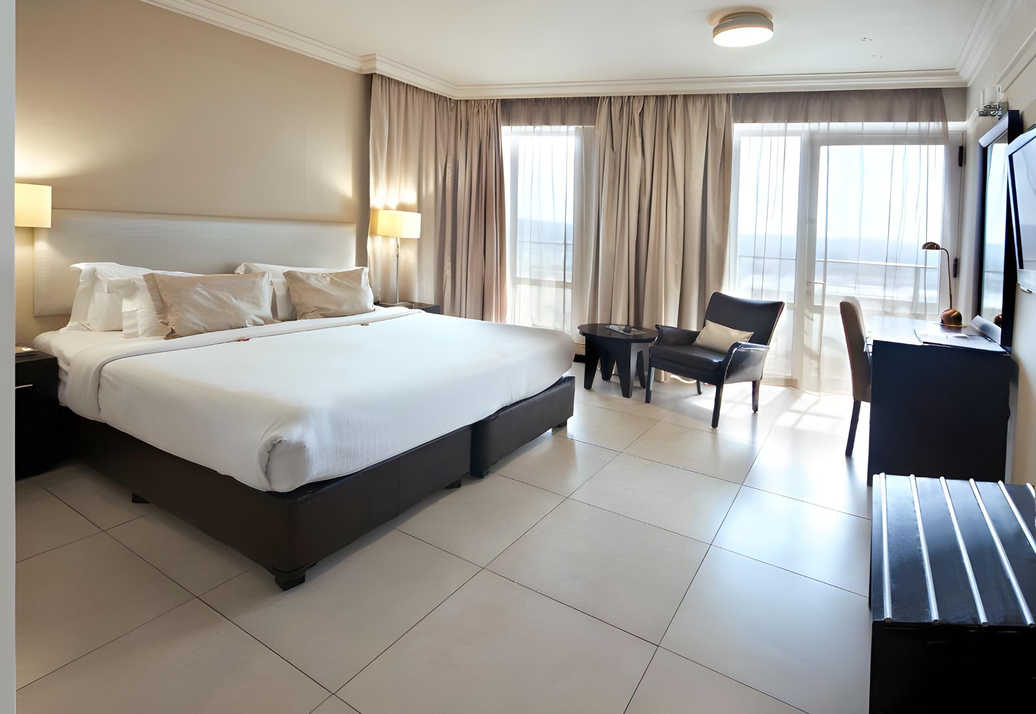 Deluxe, Queen and Twin Beds, North View