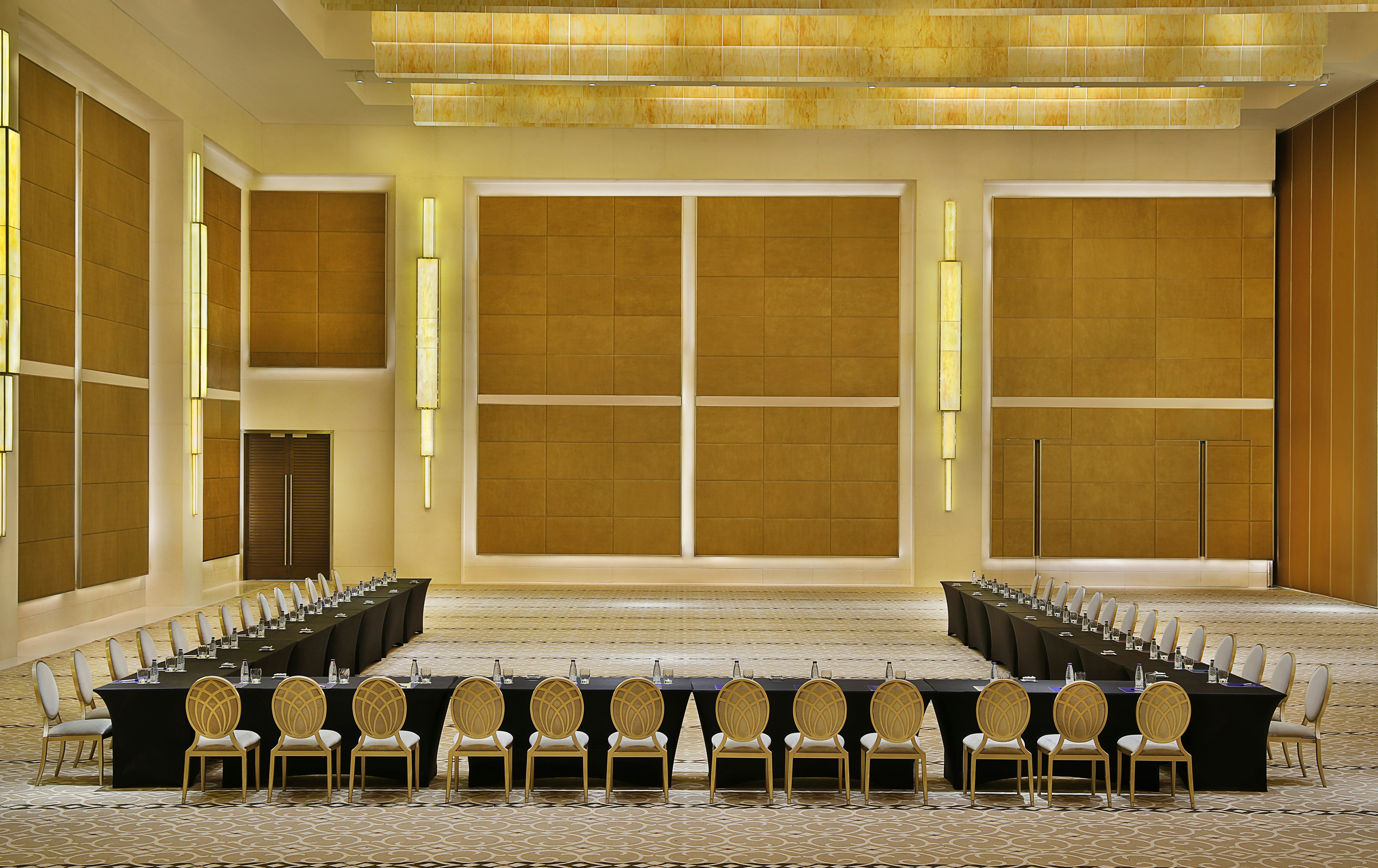 فندق هيلتون الرياض والشقق الفندقيه(Hilton Riyadh Hotel & Residences) 32/82