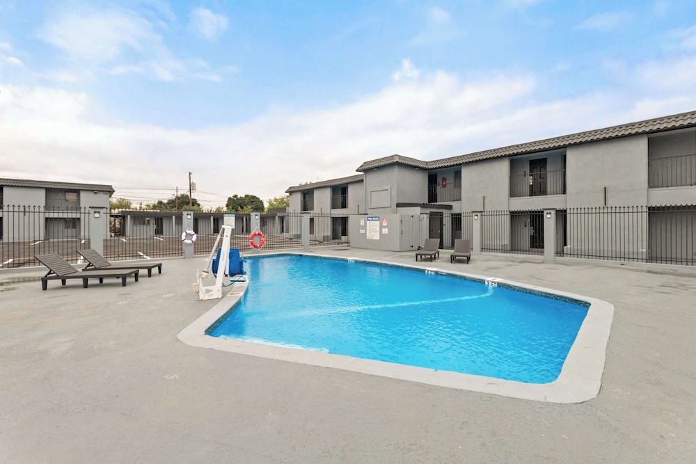 GuestHouse Extended Stay Laredo 30/42