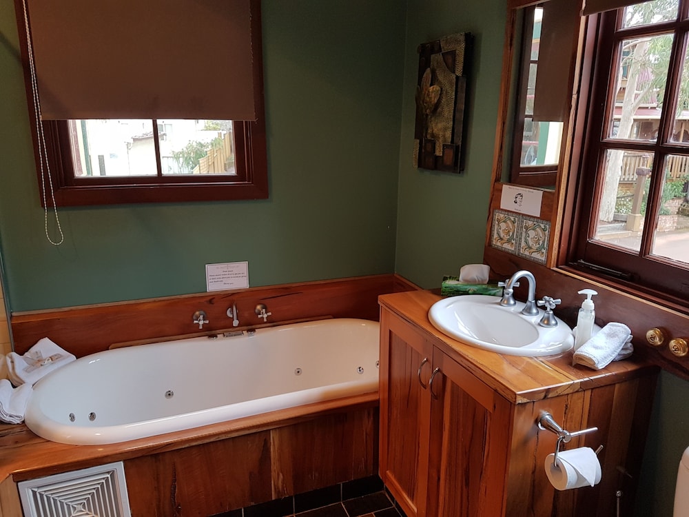 Bridgefield Guest House 41/50