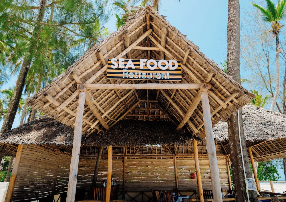 Royal Mandarin Hotel & Resort in Kiwengwa