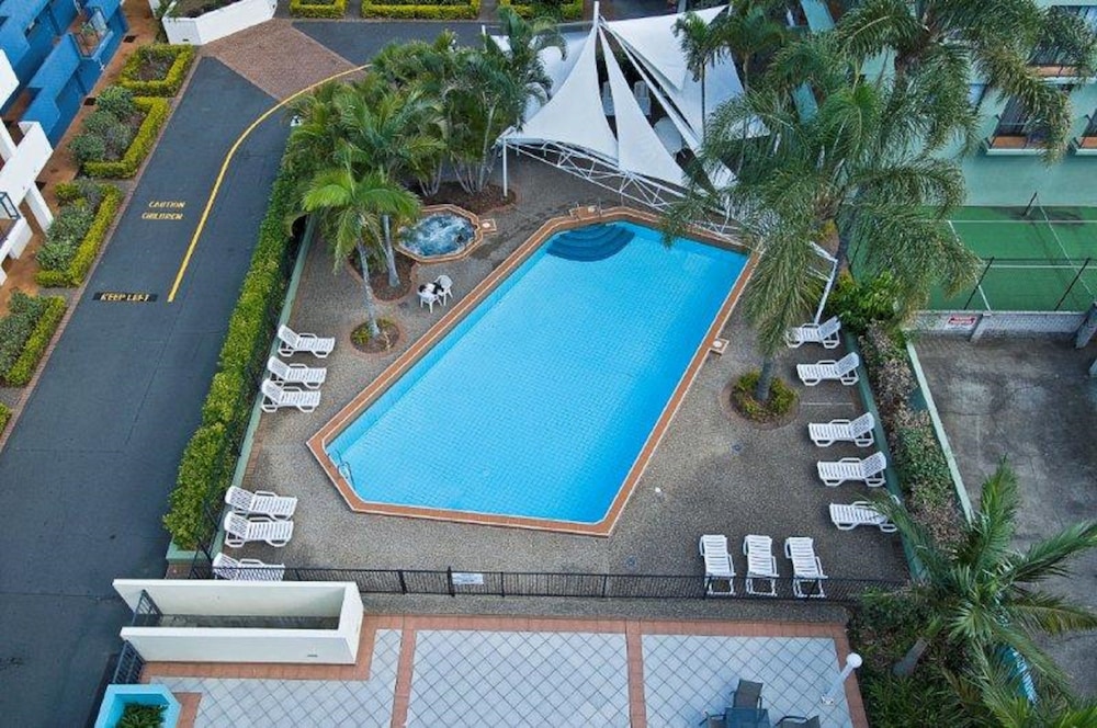 Aqualine Apartments 68/74