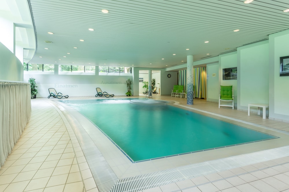 Parkhotel Schloss Hohenfeld (Parkhotel Hohenfeld) 32/65