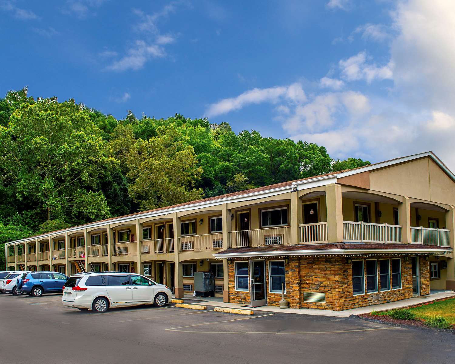 Econo Lodge Jefferson Hills Hwy 51 33/33