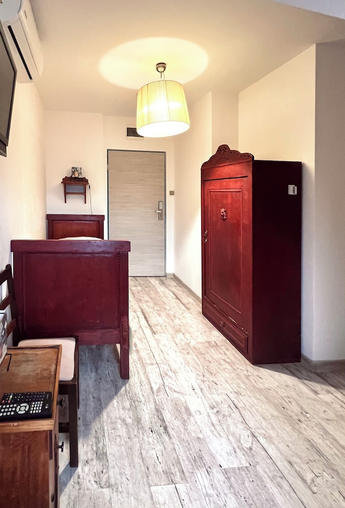 Oki Doki Old Town Hostel 6/50