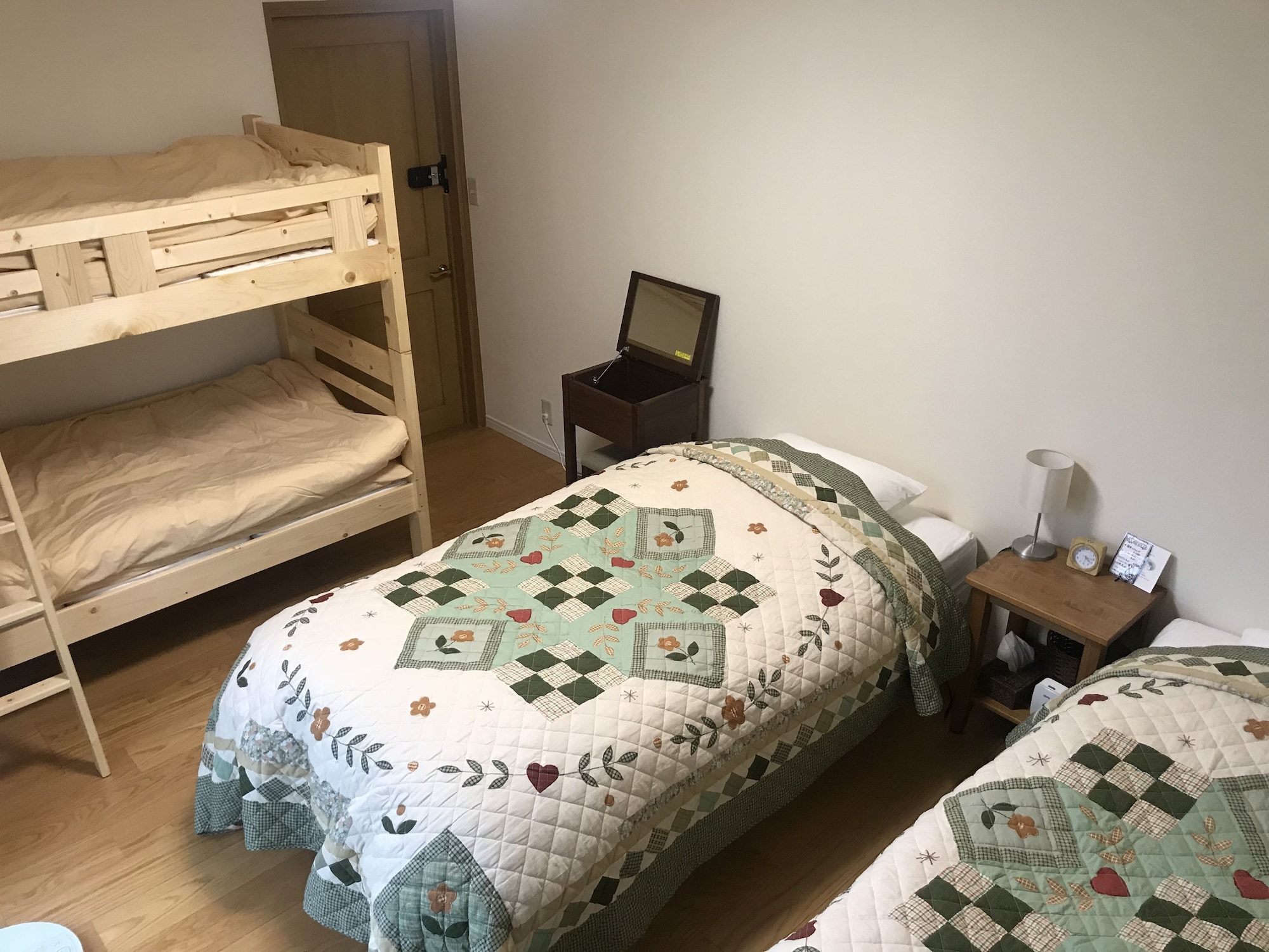 ROOM, TWIN BEDS, DECK BATHROOM