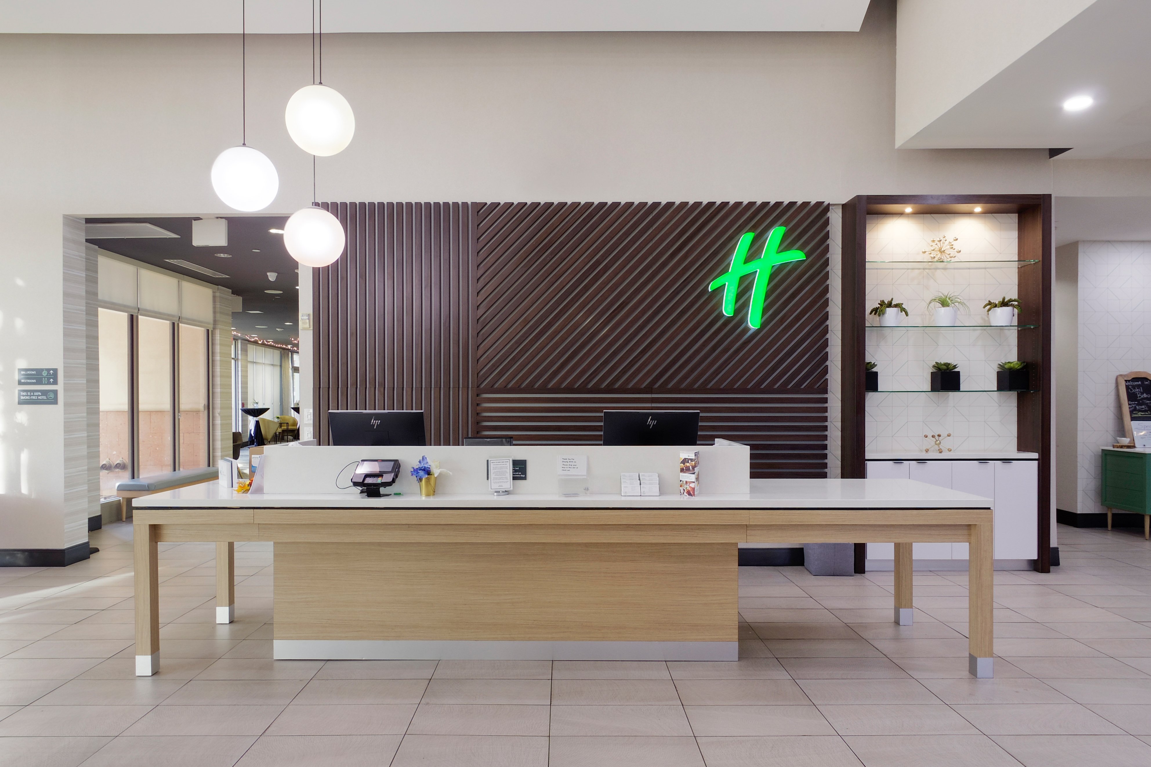 Holiday Inn & Suites Phoenix Airport 15/79