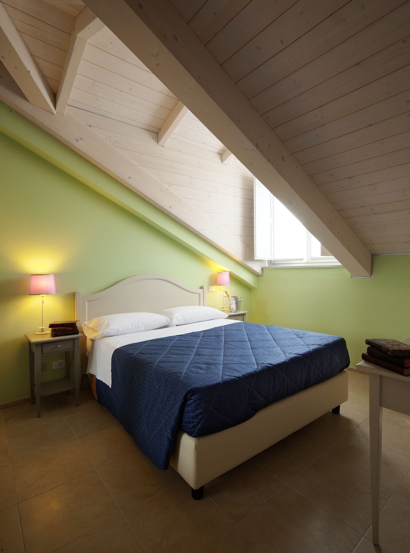 1 BEDROOM, SUITE, APARTMENT