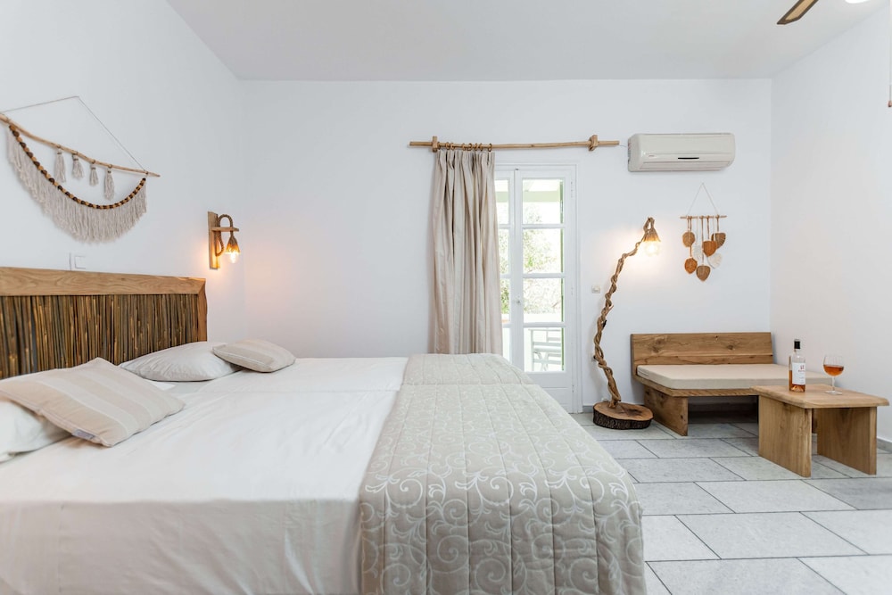 Studio, Queen Bed
