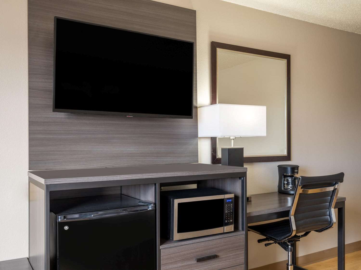 Super 8 By Wyndham Clinton 23/27