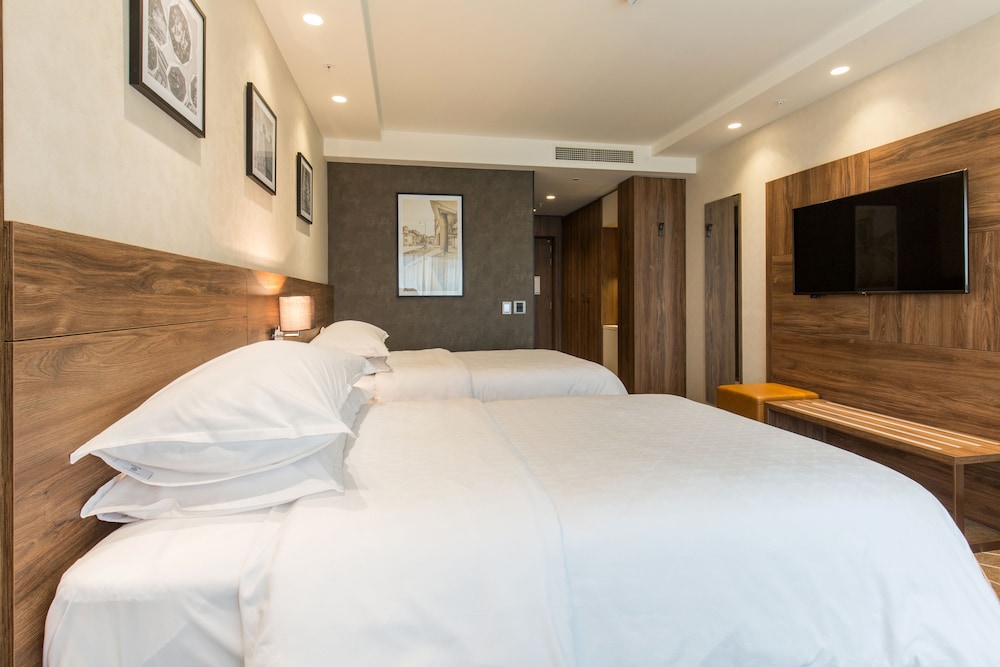 SHERATON NOVI SAD 4/48