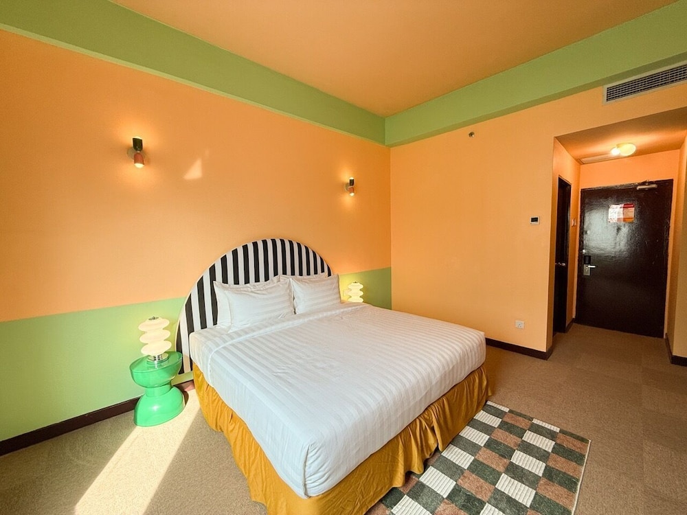 The Tres Hotel 17/67