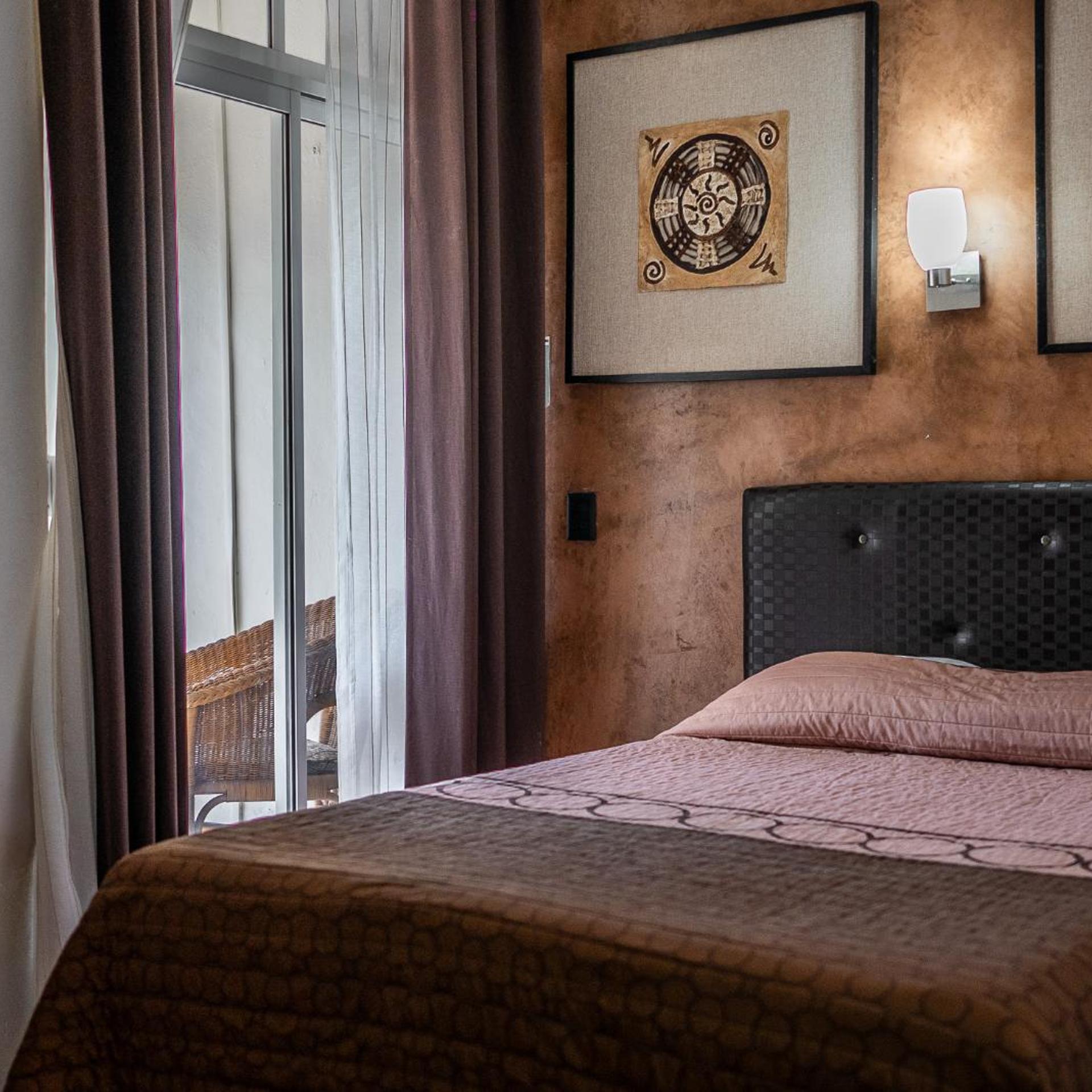 غرفة بسرير مزدوج بشرفة، SUITE HOTEL MARIA DE LA LUZ 2/9