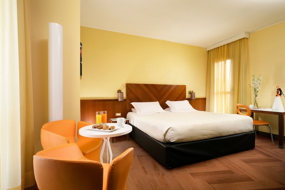 EXECUTIVE, DOUBLE BED, WITH EXTRA BED