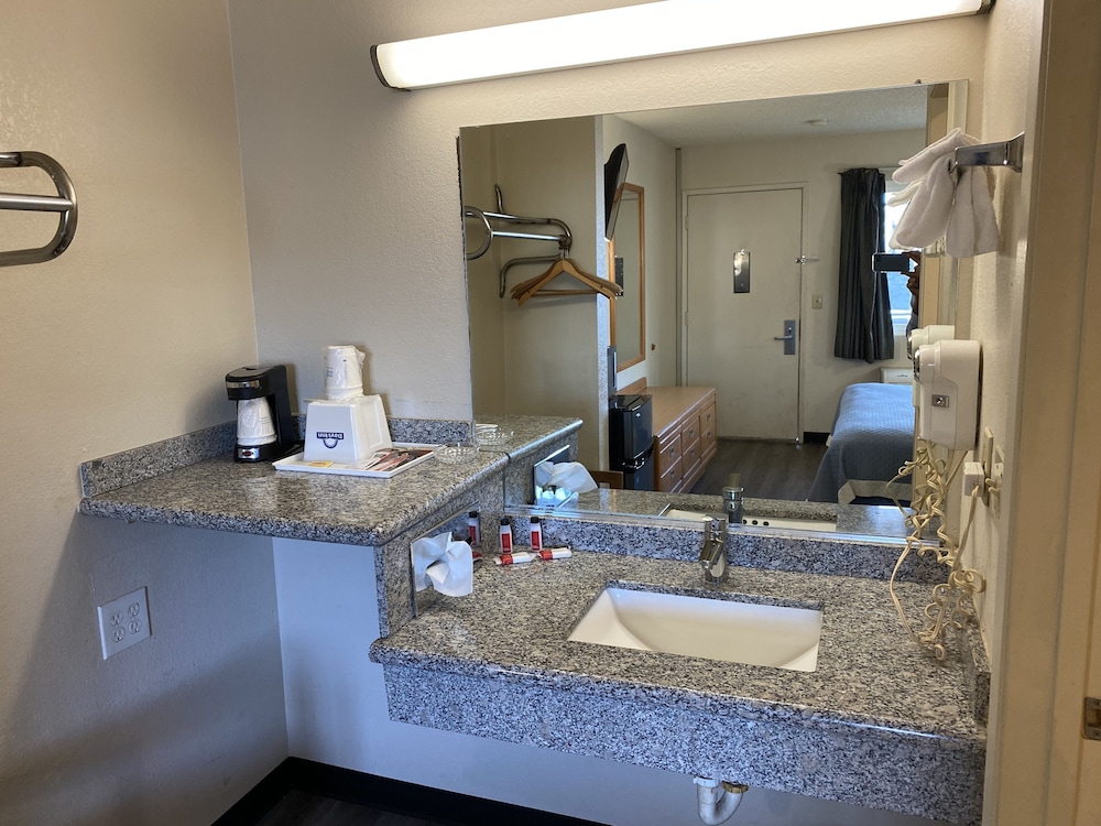 Days Inn by Wyndham Barstow 19/25