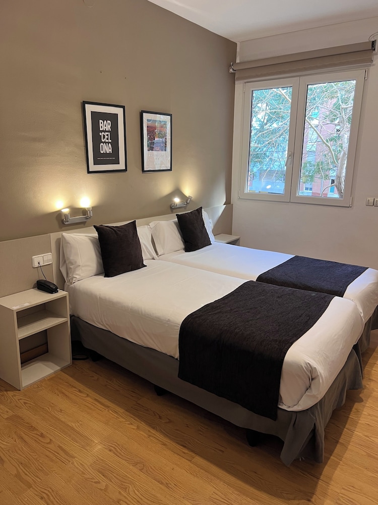 ROOM, 2 BEDS, WITH EXTRA BED
