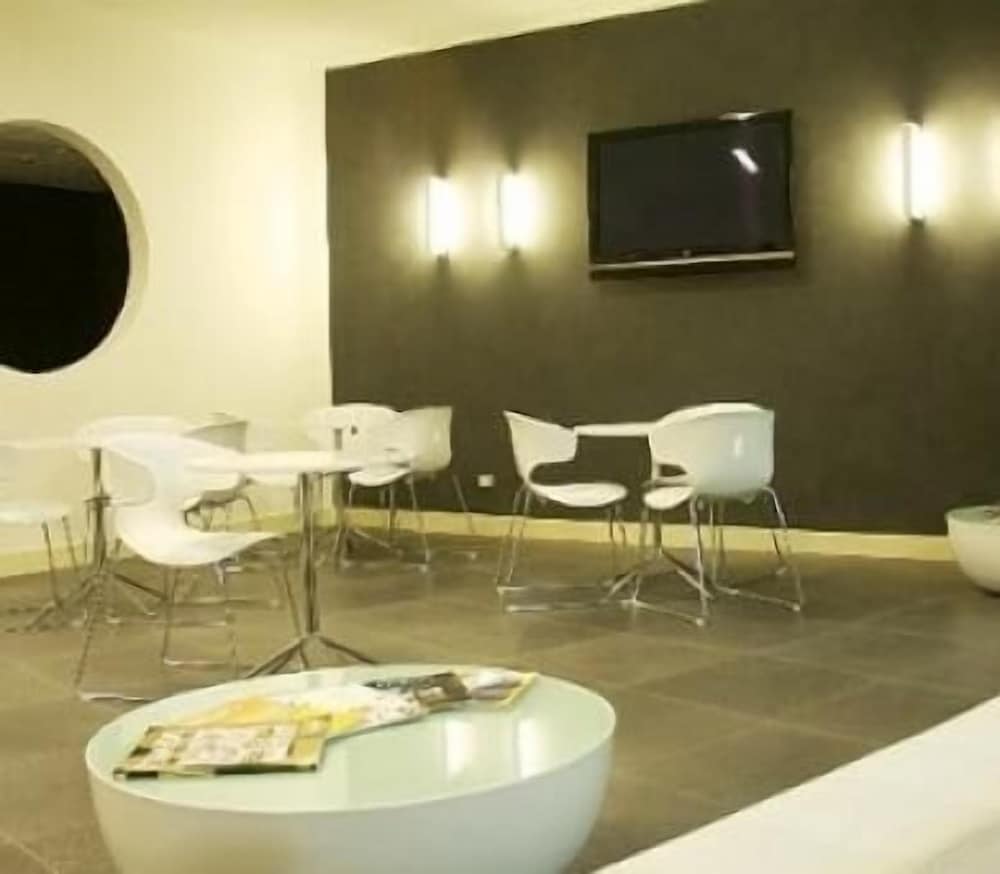HOME CLUB SUITE HOTEL 16/22