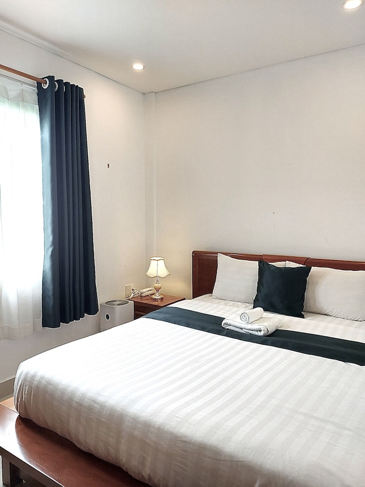 Twins Hotel 14/48