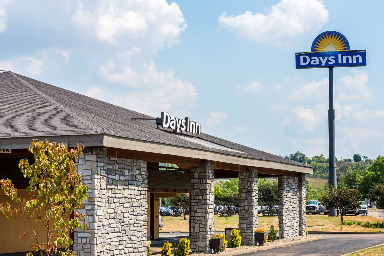 Days Inn By Wyndham Pittsburgh-Harmarville 2/16