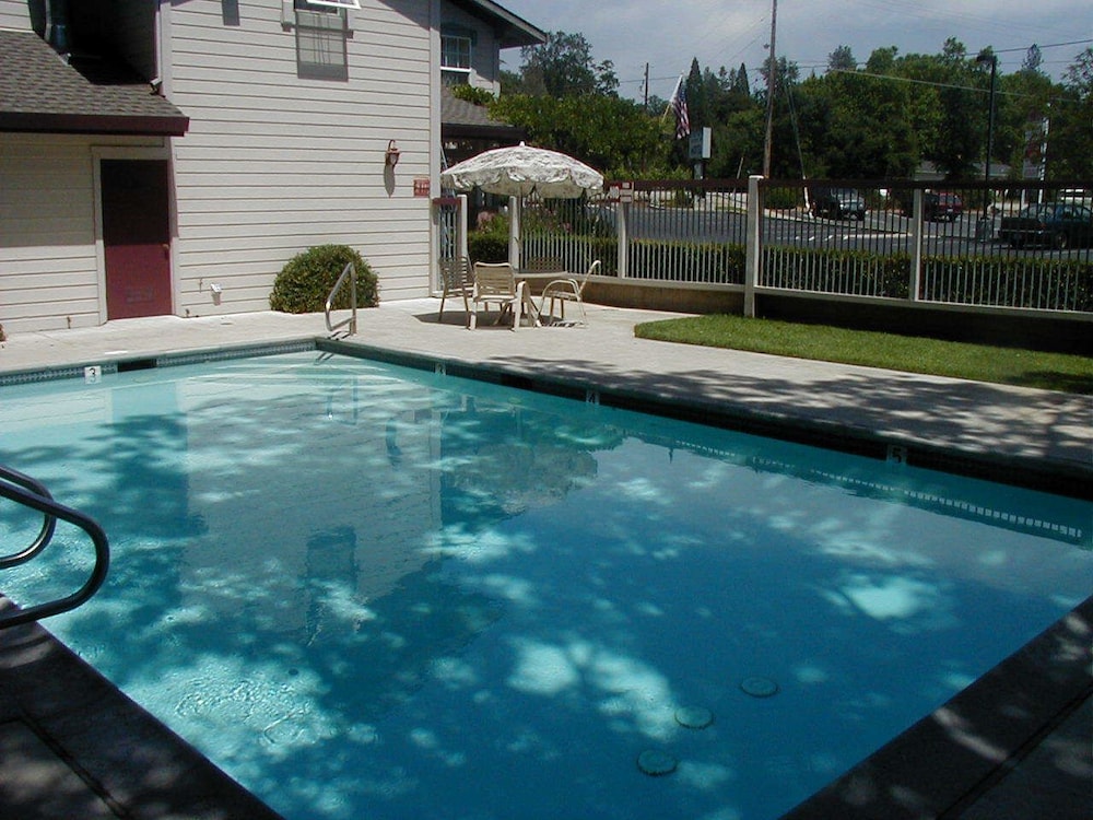 Murphys Inn Motel 18/24