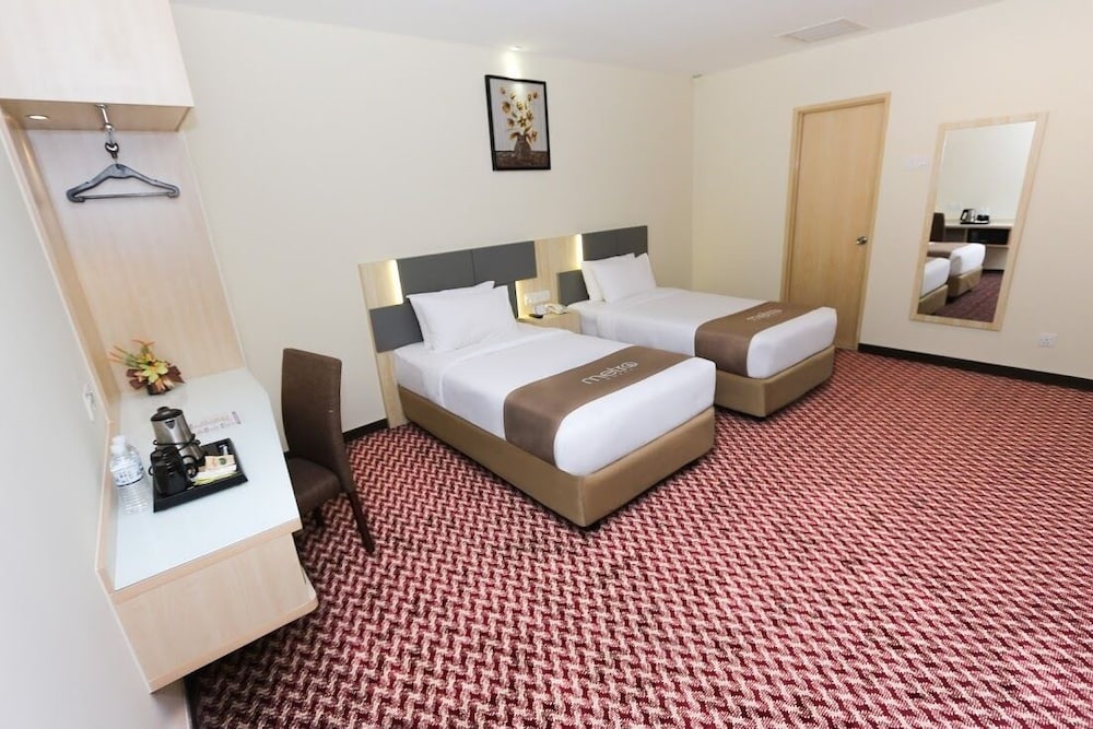 SUPERIOR, TWIN BEDS, NO WINDOW