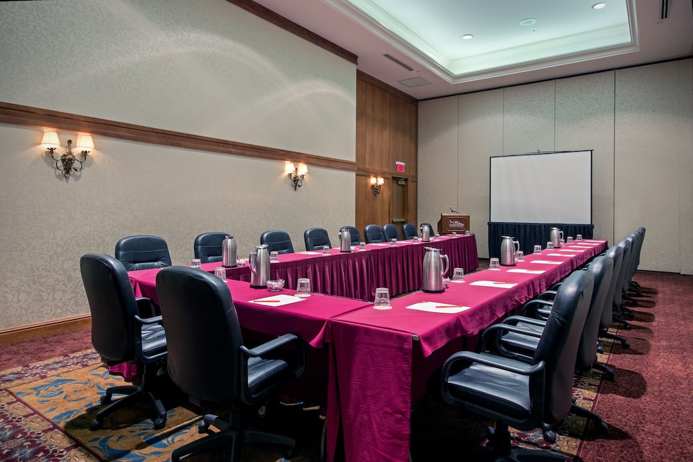 Crowne Plaza Philadelphia King of Prussia 68/79