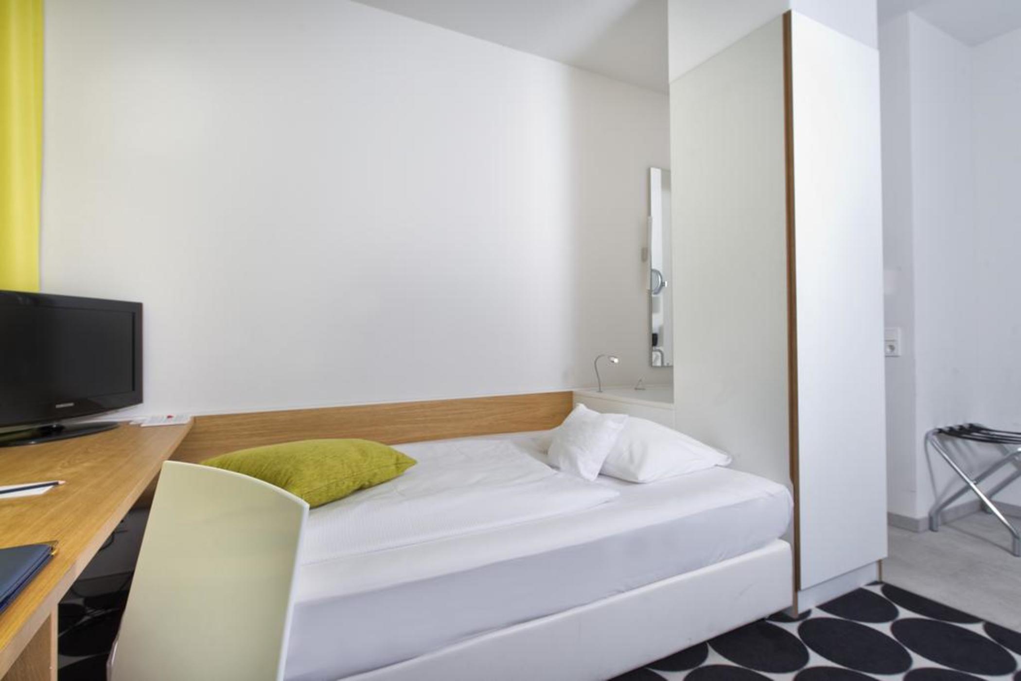 Room at Tryp By Wyndham Frankfurt, FRANKFURT