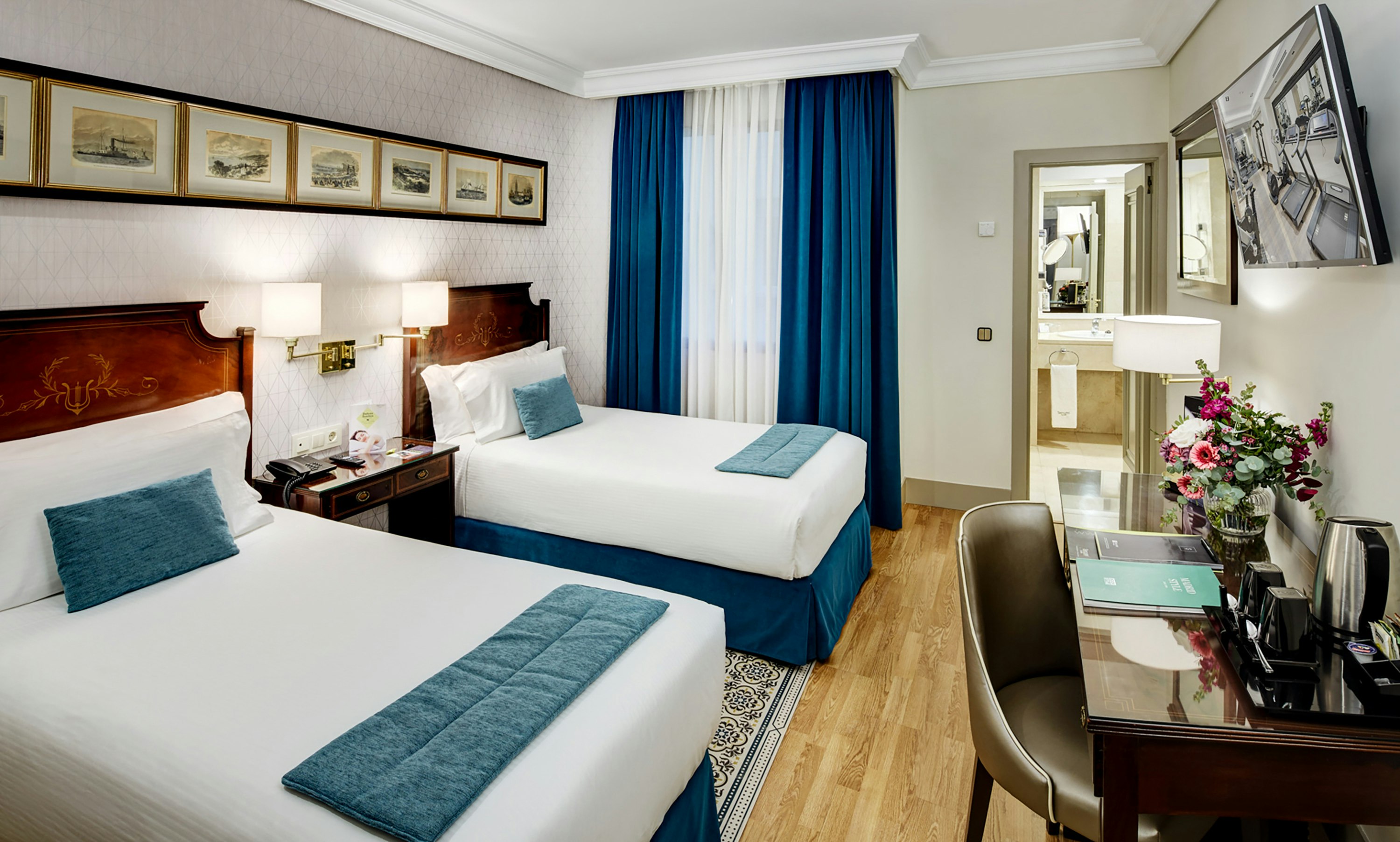 CLASSIC, TWIN BEDS