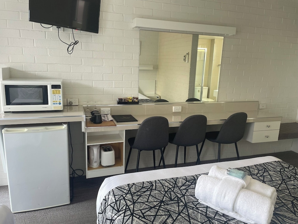 Coastal Bay Motel 60/66