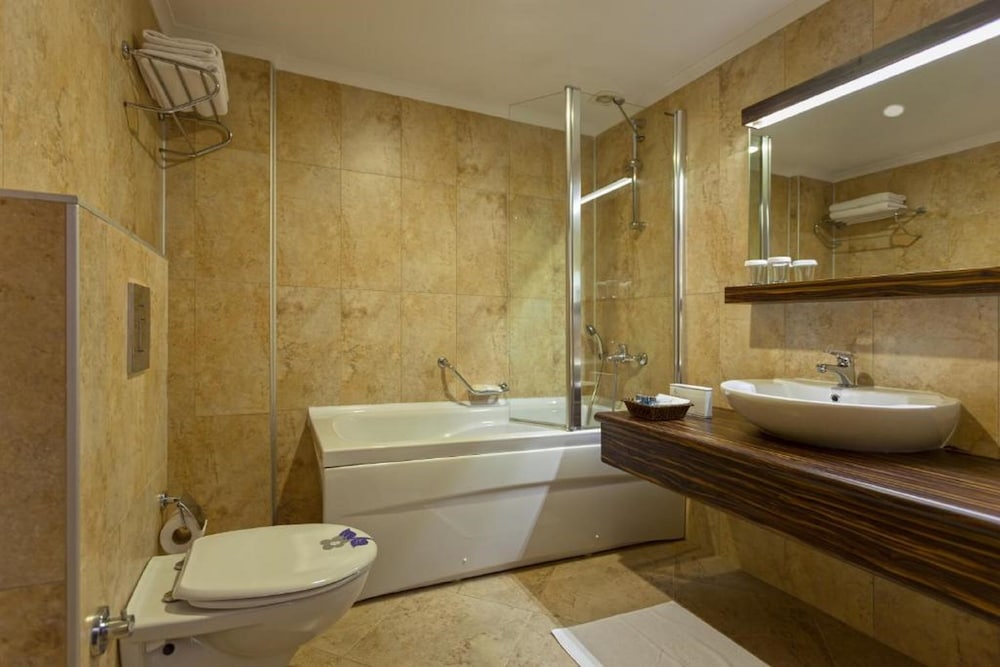 Sunny Hill Alya Hotel 51/53