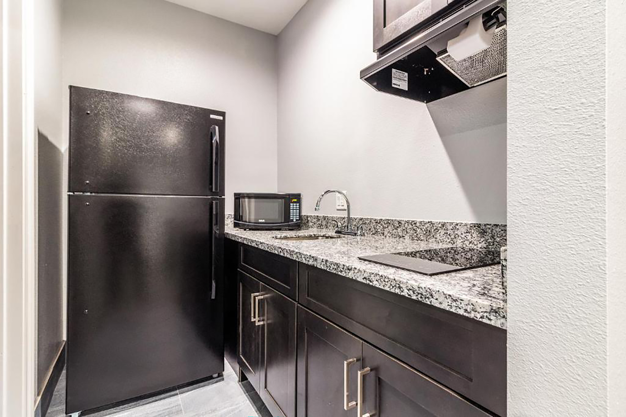 Americas Best Value Inn and Suites Kingwood IAH Airport 22/31