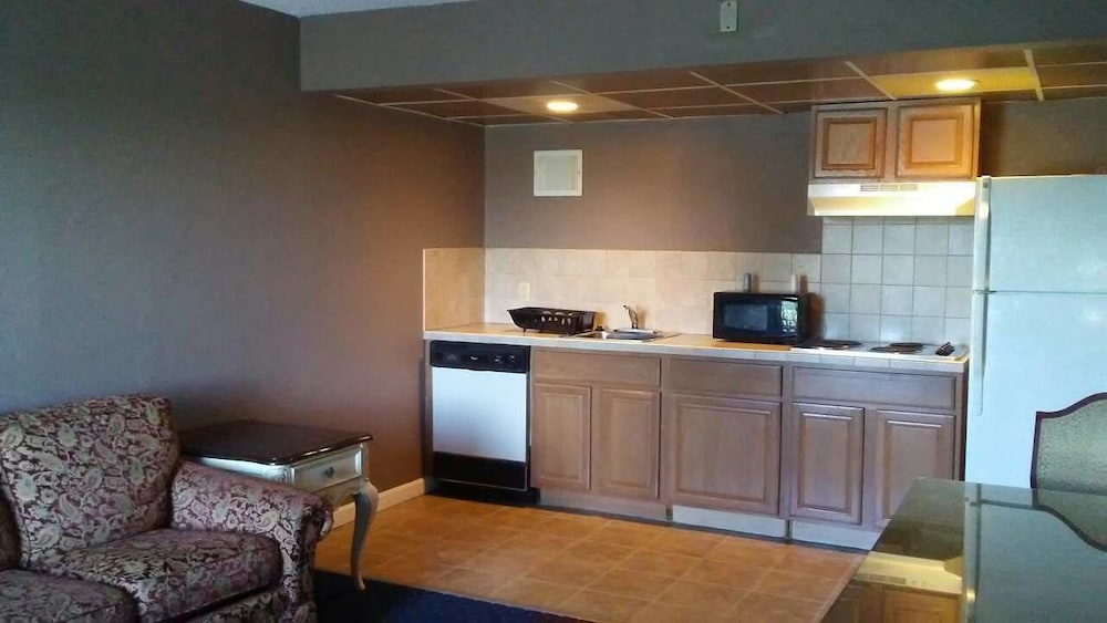 New Bedford Inn Suites 8/69