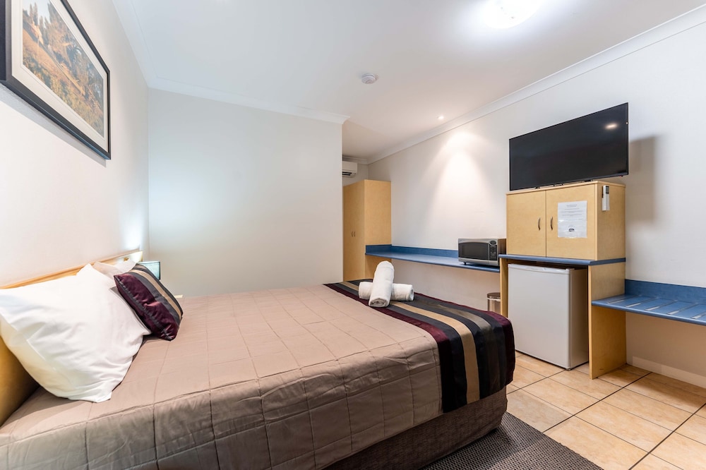 Midlander Motor Inn 25/66