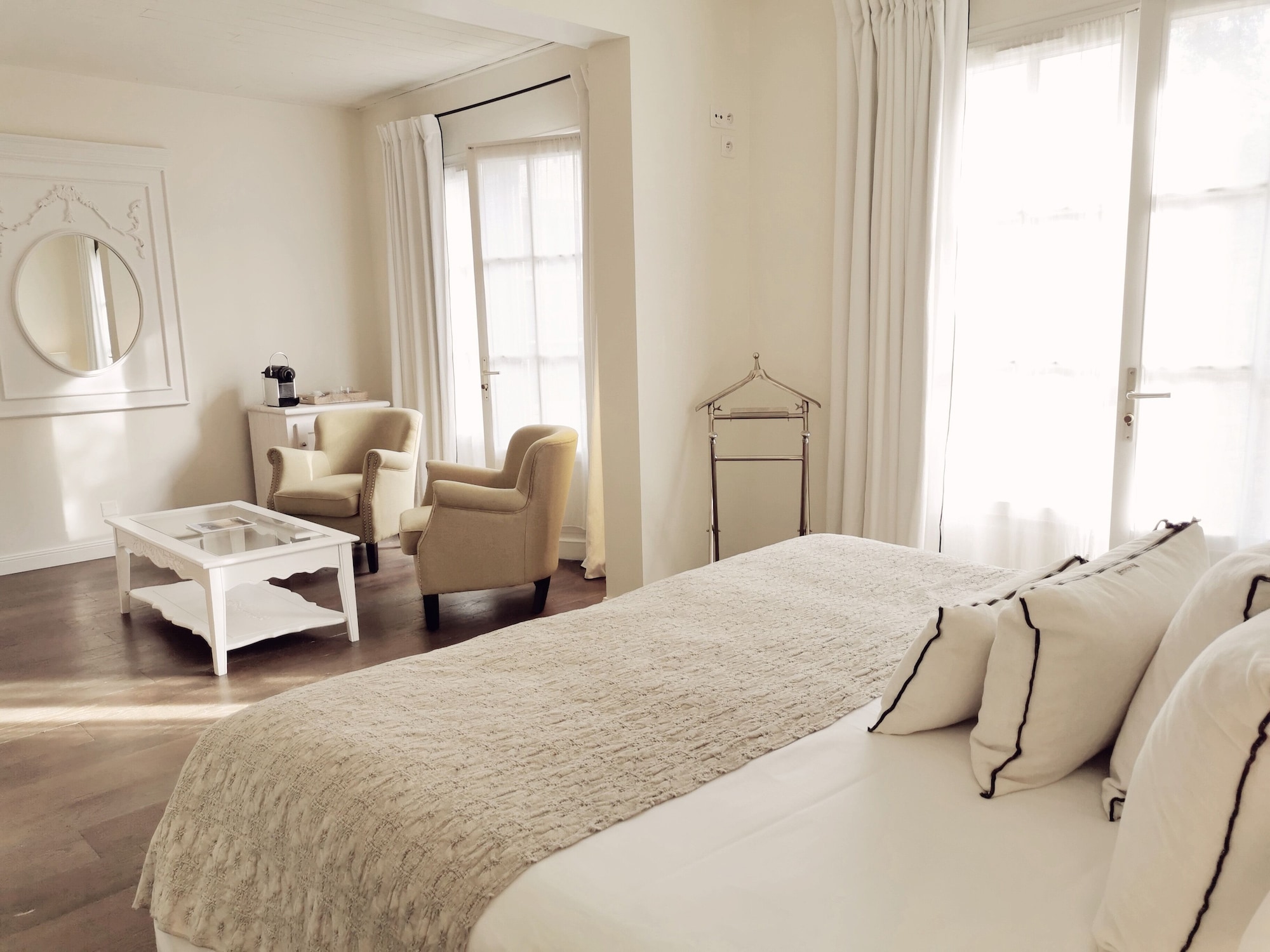 DELUXE, SUITE