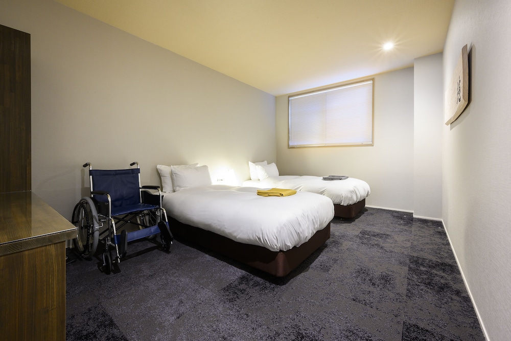 ROOM, ACCESSIBLE