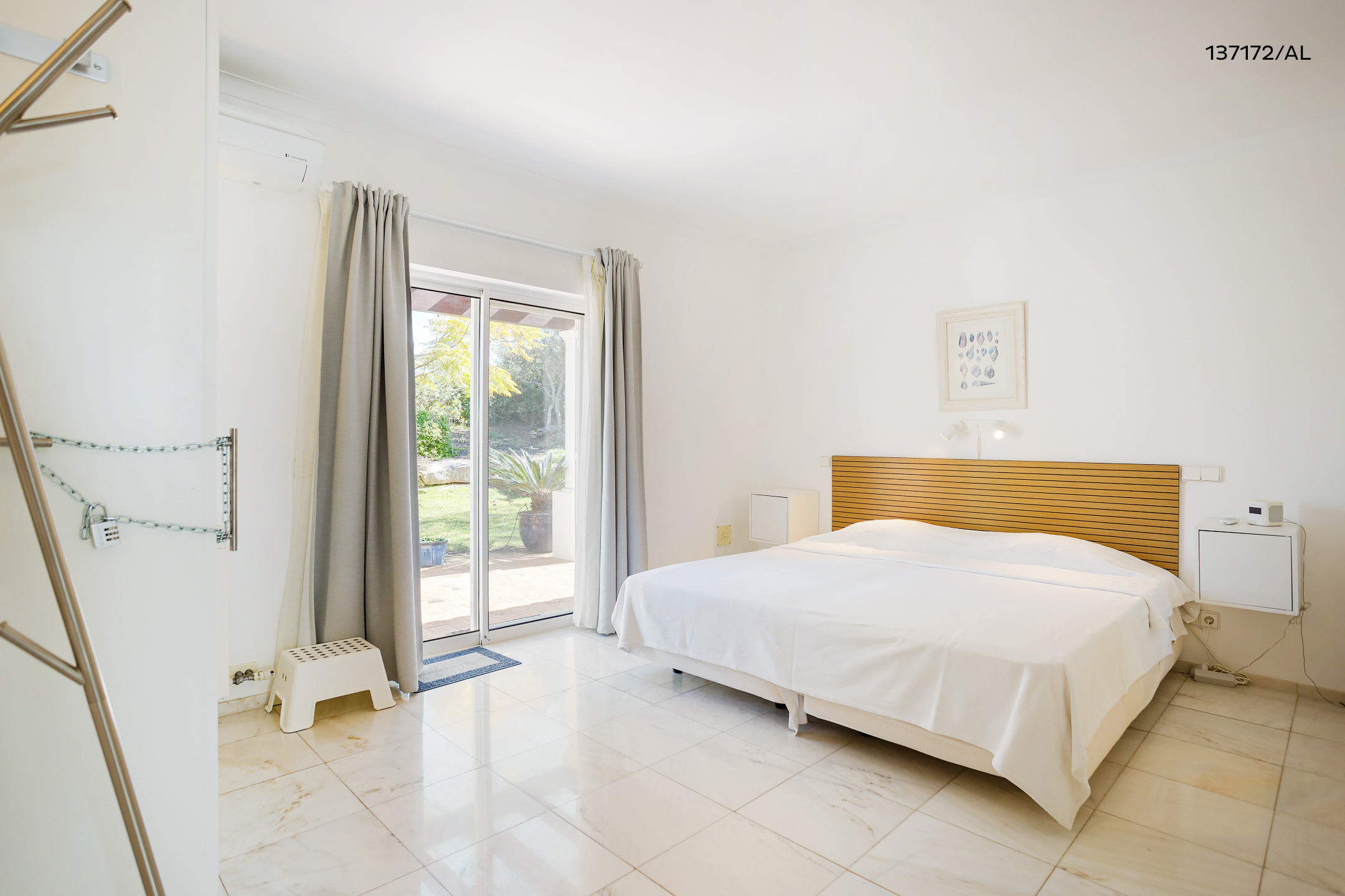 3 Bedrooms, Villa