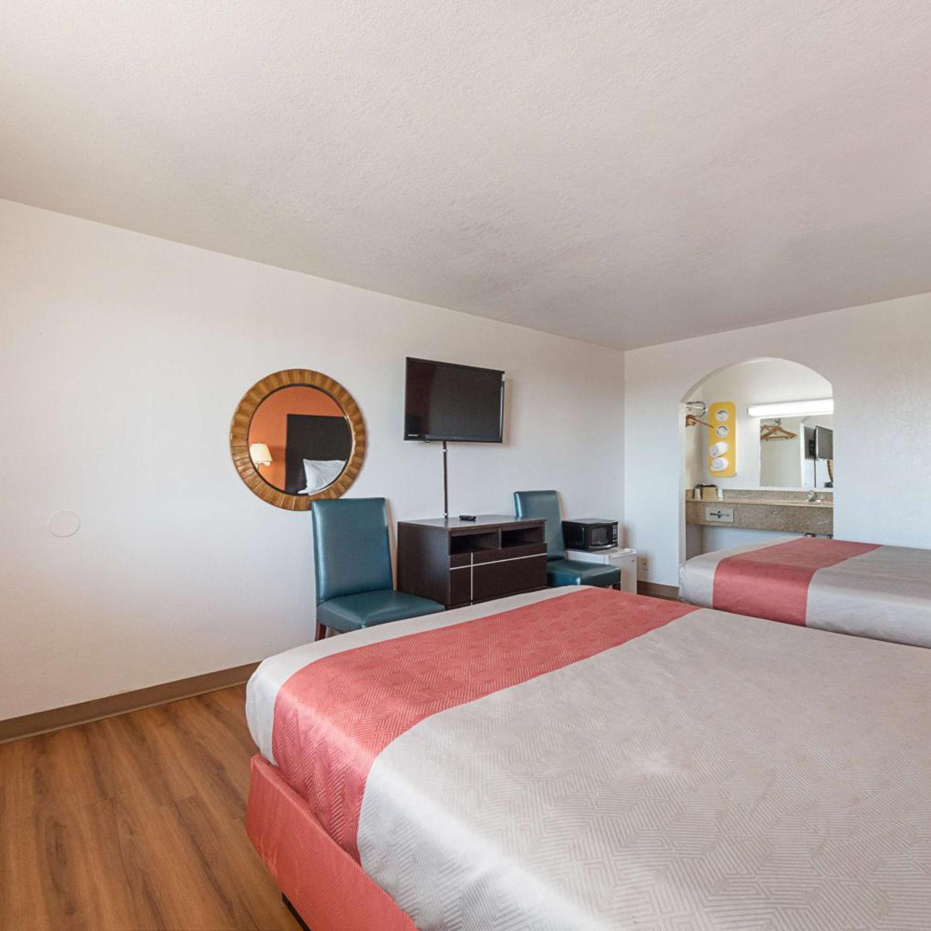 غرفة بسريرين كوين للمدخنين، Motel6 San Antonio, TX - I-10 West 9/10