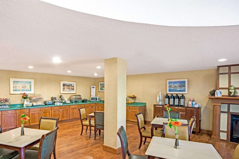 Baymont By Wyndham Louisville Airport South 14/23