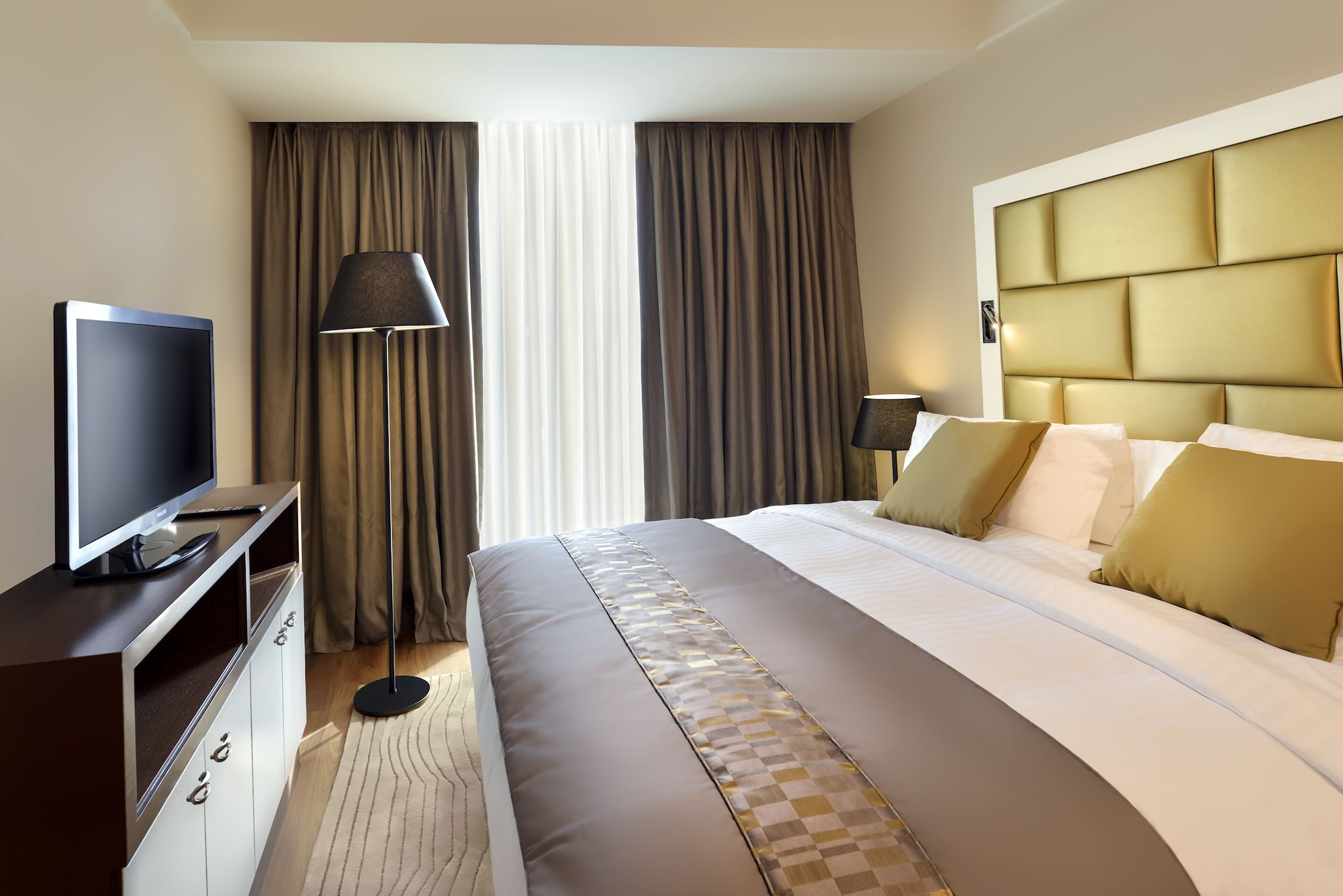 RESIDENCE, KING BED, SMOKING
