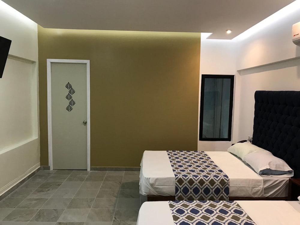 HOTEL PLAZA AMALIA 11/26