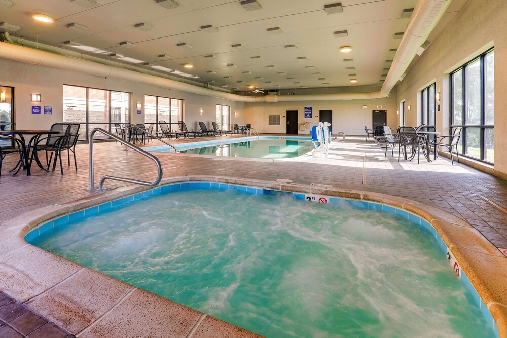 Drury Inn and Suites St. Joseph 29/45