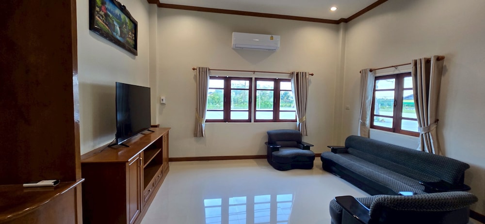 2 Bedrooms, Pool, Villa, Twin Beds, Shared Pool, ROYAL PINEAPPLE HOTEL a welcome to wealth and good fortune 3/4