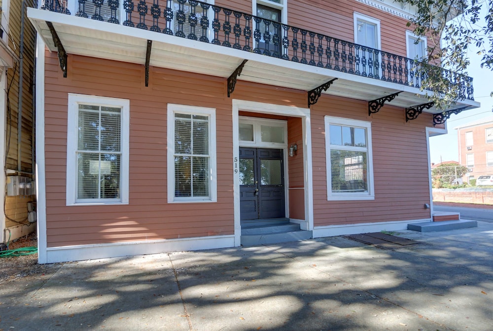 Gallery Stays - Parkside Manor 2/52