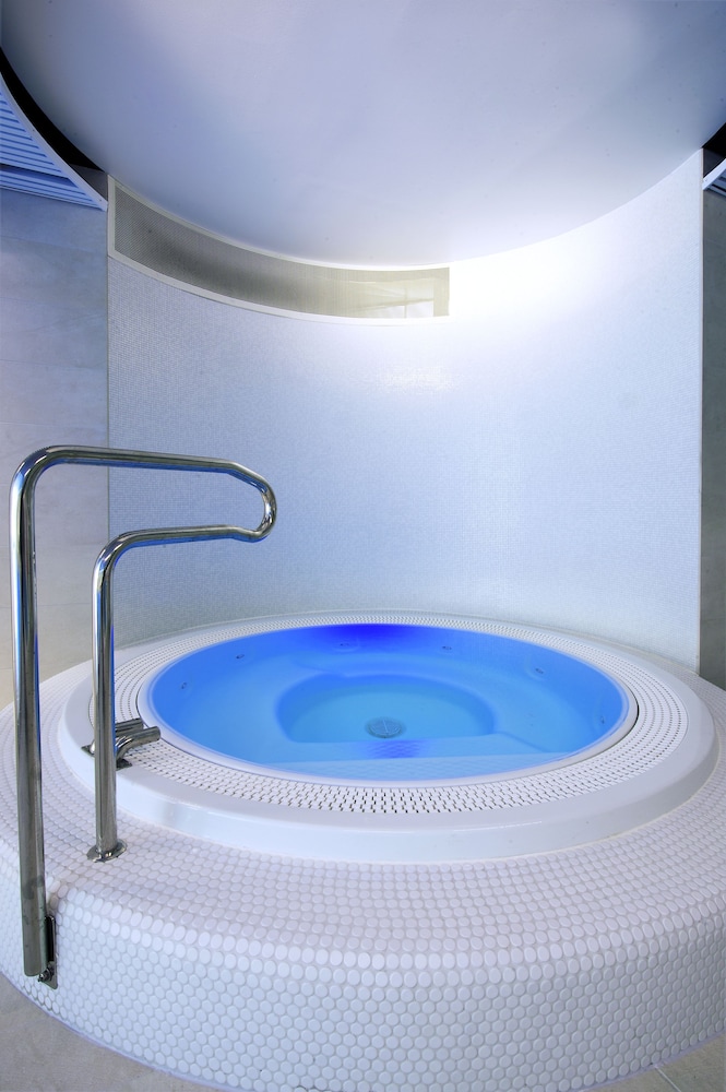 swimming pool spa